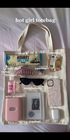 Whats In My Handbag, Tod Bag, Everyday Bag Essentials, School Bag Essentials, Backpack Essentials, Travel Bag Essentials, Inside My Bag, Purse Essentials, Mini Printer