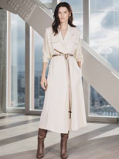 Effortless Chic Outfits, Rich Clothes, Trench Dress, Wrap Around Dress, Sports Luxe, Formal Style, Office Outfits, Pre Fall