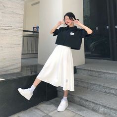 Korean Long Skirt Outfits Casual, Korean Skirt Outfits Street Styles, Asian Skirt Outfits, Pose With Long Skirt, Baggy Shirt And Skirt Outfit, Poses With Long Skirts, Loose Skirt Outfit, Fluffy Skirt Outfit, Asian Casual Outfits