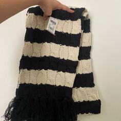 Vans Women’s Black And White Stripped Knitted Scarf. Brand New With Tags Still Attached Vans Women, Gradient Yarns, Knit Infinity Scarf, Circle Scarf, Black Scarf, Vans Black, Black White Fashion, Black Slip Ons, Cute Crochet