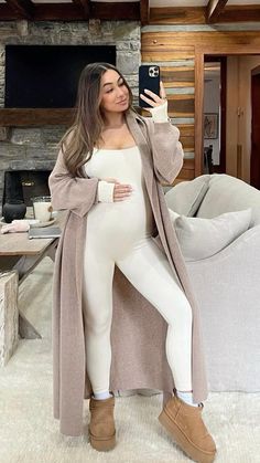 Lainey Molnar, Pregnancy Fashion Winter