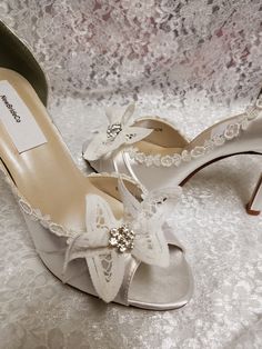 Gorgeous White or Ivory High heels, elegantly embellished with fine buttemburg lace bow and crystals center! I had the bows specially made by an European house of laces, Silver Austrian crystals embellishes the bows centers, and for those brides who are looking for a modern-retro look the edging lace is Vintage Venice lace; very feminine shoe design Please look at my unique artistic designs and compare my prices and the quality of my work; You won't find anything quite like it in any other shops Ivory High Heels, Crystals White, Feminine Shoes, Goth Shoes, Battenburg Lace, Blue Wedding Shoes, White Wedding Shoes, Black Shoes Heels, Mid Heel Shoes