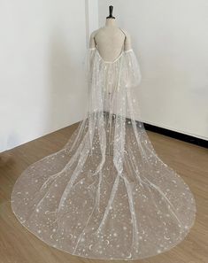 Drops a lot of glitter/Glitter fall easily! Hooded cape link: https://www.etsy.com/listing/1217897193/shiny-white-wedding-cape-veil-for-bride?ref=listings_manager_grid Shoulder clips cape link: https://www.etsy.com/listing/1310946830/new-shiny-moon-star-white-clip-wedding?click_key=a6abf43e1300d5aa7a06d836e9bbbccc845fb113%3A1310946830&click_sum=b751cd06&ga_search_query=star&ref=shop_items_search_8&frs=1&crt=1&sts=1 Comb veil link: https://www.etsy.com/listing/1327547765/new-shiny-moon-star-white-wedding-veil?click_key=7e260bb415572fdb763eb1915a83f398f0eaf883%3A1327547765&click_sum=87b35c45&ga_search_query=star&ref=shop_items_search_14&frs=1&crt=1&sts=1 Pic Length : 2.3M=90'' Pic Width : 2.6M=102'' Accept Custom Orders Beauty Veil make your wedding perfect! Shipping and processing time 7-10 Bride Cape, Wedding Cape Veil, Moon Stars, Comb Veil, Hooded Cape, Wedding Cape, Space Girl, Wedding Veil Accessories, Beach Wedding Decorations