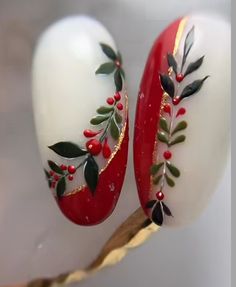 Christmas Design Nail Art, Cricut Nail Decals Diy Christmas, Short Christmas Nails Design, Cardinal Nail Art, Christmas Day Nails, Christmas Nails Drawing, Christmas Nail Art Designs Xmas Simple, Different Christmas Nails, Red And White Holiday Nails