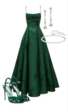 Green prom dress/ prom dresses 2022 ideas Green Prom Dress Long, Prom Dress Inspo, Stunning Prom Dresses, Shiny Dresses, Spaghetti Strap Prom Dress, Prom Dress Inspiration, Cute Prom Dresses, Pretty Prom Dresses