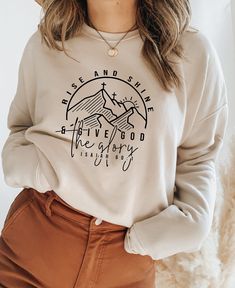 God Glory, Taylor Swift Merch, Christian Tshirt Design, Christian Shirts Designs, Quotes Christian, Church Shirt, Looks Country, Cute Shirt Designs, Christian Designs