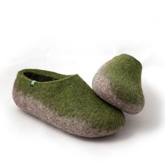 Mens house slippers, handmade felted slippers using natural sheep wool. For these felt wool slippers we use organic wool part of which is dyed in a beautiful forest green color. Made without any seems and very thick on the sole, our home shoes are most comfortable, definitely a useful and unique gift for men. SIZES WE NEED TO KNOW YOUR SIZE WITH YOUR ORDER. We make all sizes from men's EU 40 - UK 6 - US 7 up to EU 46 - UK 11 - US 12. Do not order bigger size than your normal moccasins. Ideally d Mens House, Felt Wool Slipper, Man Of The House, Felt Gifts, Forest Green Color, Comfortable Slippers, Felt Wool, Wool Slippers, Felted Slippers