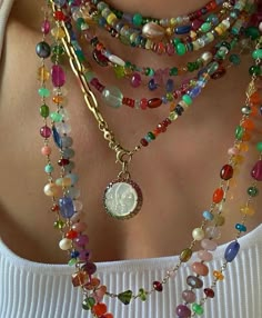 Necklaces To Wear With Strapless Dress, Bohemian Gold Jewelry, Colorful Necklace Stack, Maxamilist Jewelry, Maximalist Jewelry Aesthetic, Funky Jewelry Necklaces, 2024 Jewelry Trend, Maximalist Necklace, Maximalist Jewelry