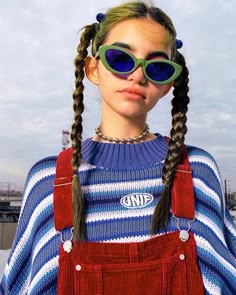 Unif Sweater, Skateboard Style, Red Overalls, Mode Editorials, Look Retro, Retro Mode, Looks Street Style