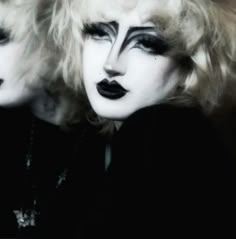 Goth Eyebrows, Simple Face Paint, Goth Makeup Looks, Trad Goth Makeup, Goth Eye Makeup, Traditional Goth, Back To School Makeup, Punk Makeup, Beginner Makeup