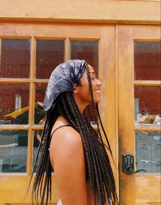 Black Hairstyles Bandana, Box Braids And Bandanas, Knotless Braids Hairstyles With Bandana, Bandana On Braids, Box Braids Accessories, Braids With A Bandana, Braids And Bandanas