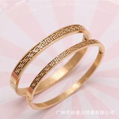 Gold Bangles Design Daily Wear Latest, Simple Gold Bangle, Diamond Jhumkas, Small Earrings Gold, Bangle Design, Mandala Jewelry, Gold Temple Jewellery