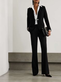 Black Suit Woman Outfit, Black Pants Blazer Outfit, Black Suit For Women Business, Black Pant Suit Women, Monopoly Man, Estilo Kardashian, Women Lawyer, Women Suits, Crepe Blazer