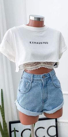 Crop Top And Shorts Aesthetic, Cute Cropped T-shirt For Streetwear, Edgy Cropped T-shirt For Summer Streetwear, Cropped Tumblr, Cropped E Short Jeans, Style Outfits, Looks Chic, Edgy Outfits