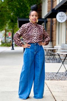 Leopard Mock Neck Bubble Sleeve Top (A-11077) -Cute statement top -Style with your favorite Pencil skirt or high waist jeans -This top is a great pop for any -Made of polyester material $68 Wide Leg Jeans Outfit Winter, Wide Leg Jeans Outfit, Bubble Sleeve Top, Jeans Outfit Winter, Cute Crop Top, Bubble Sleeve, Cute Crop Tops, Fitted Top, Waist Jeans