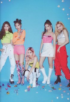 Group Outfits, Mode Chanel, Trending Photos, Kpop Fashion, New Girl, Mini Album