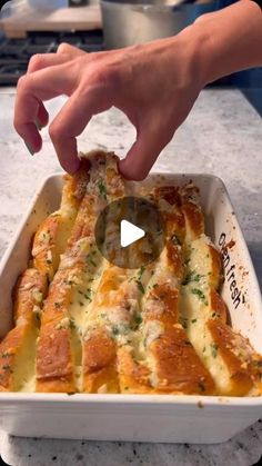 @kitchen.taless on Instagram: "Cheesy Hawaiian Roll Garlic Bread!" French Toast Bites, Hawaiian Roll, Garlic Rolls, Butter Steak, Bites Recipes, Garlic Cheese Bread, Usa Food, Cinnamon French Toast, Garlic Bread Recipe