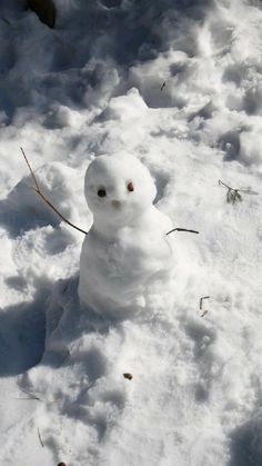 a snowman is standing in the middle of some snow and it looks like he's making a face