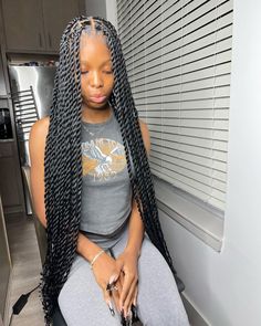 Knotless Twist, Medium Twist Braids, Black Hair Protective Styles, Style Natural Hair, Senegalese Twist Hairstyles, Feed In Braids Hairstyles