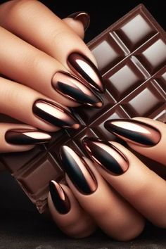 Chrome Nails Ideas, Mystical Nails, Metallic Nail Colors, Black Chrome Nails, Nails Bride, Metal Nails, Emerald Nails, New Nail Trends