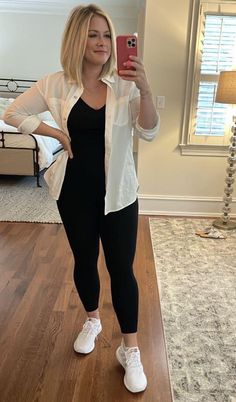 White Boyfriend Shirt Outfit, Casual White Shirt Outfit, White T Shirt Outfit, Sahm Outfits, Current Haircuts, The Small Things Blog, Small Things Blog, White Sneakers Outfit, Outfits Gorditas