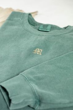 Stay cozy and stylish with the Comfort Colors or Gildan Single Letter Monogram Sweatshirt. This personalized sweater features custom initials in a stylish embroidery design. With its monogrammed fashion, this sweatshirt adds a personal touch to your wardrobe. It's a great option for those who appreciate customized and stylish clothing. All clothing and accessories from The Southern Thistle are handmade-to-order, just for you! ☺️ Our Gildan sweatshirt is made from a blend of 50% cotton and 50% polyester, ensuring comfort and durability. It features a classic fit with no center crease and a 1x1 athletic rib knit collar with spandex for added flexibility.  Experience ultimate comfort with our Comfort Colors shirt. Made from 9.5 oz. 80/20 ring spun cotton/polyester blend, this shirt offers a r Single Letter Monogram, Monogram Sweater, Mediterranean Wedding, Personalized Sweater, Monogram Sweatshirt, Gildan Sweatshirt, Comfort Colors Sweatshirt, Embroidery Works, Letter Monogram