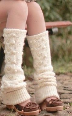 Aesthetic Leg Warmers, Leg Warmers Aesthetic, Uggs Aesthetic, October Vintage, 2000s Y2k Aesthetic, Ankle Warmers, Weather Aesthetic, K Pop Fashion, Winter Footwear