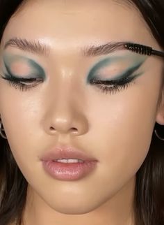 Green Eyeshadow, Creative Makeup Looks, Kesha, Blue Eyeshadow