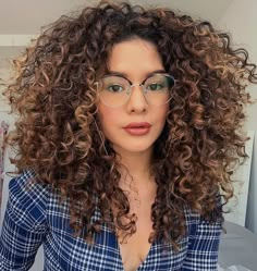 I seriously need a trim 😩 Multi Color Curly Hair, Dyed Curly Hair, Highlights Curly Hair, Curly Hair Problems, Blonde Curly Hair, Colored Curly Hair, Boys With Curly Hair, Curly Hair Inspiration, Hair Problems