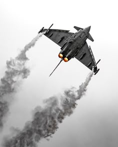 turn ‘n’ burn this #phoonfriday - - - - - - - - @aeronautica.militare #aviation #airshowphotography #planespotter #fighterjet #militaryaviation #aviationpics #fighterpilot #instaplane #avgeek #militaryaircraft #excellentaviation #avgeekphoto #militaryaviationphotography #aviationlovers #aviationphotography #planespotting #aviationgeek #avgeeks #planespotters #aviationphotos #airshow #fineart #escapism #fineartphotography #riat #eurofighter #typhoon #eurofightertyphoon #aeronauticam... Typhoon Eurofighter, Airshow Photography, Pilot Aesthetic, Jet Aviation, Eurofighter Typhoon, Plane Spotter, Flying Vehicles