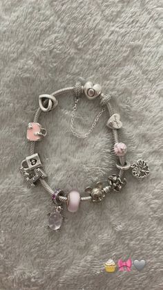 Pandora Bracelet Charms Ideas, Girly Bracelets, Pandora Bracelet Designs, Pandora Jewelry Charms, Pink Charm, Charms Pandora, Bracelet Pandora, Jewelry Accessories Ideas, Pandora Bracelet Charms