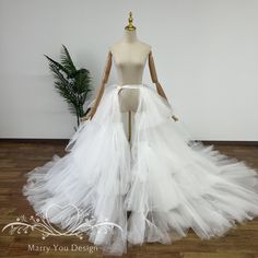 Style: Wedding Overskirt; If you want to do other style/veil style,you can connect me first. Tulle color: Ivory,beige,white,champagne,black and red; If you aren't sure about color,you can order color swatches,and i also can send the lace swatches for you,just need to tell me which lace you want. I also can do any colors for you, please connect me first. Train Length: I can do any length for you,if you can't find the length you need,please tell the length you need,i will give you a quote; Recommended length: 54''(137cm); 59''(150cm); 72''(183cm); 78''(200cm); 98''(250cm); 118''(300cm); 137''(350cm); 157''(400cm)； About lace on the train: All the lace veils in my shop can be modified into detachable skirts. You can send me the link directly to inquire about the price. Add pearls, add small f Tulle Bustle Skirt, Bridal Overskirt, Tulle Bustle, Wedding Overskirt, Punk Wedding, Bustle Skirt, Veil Styles, Detachable Skirt, Detachable Train