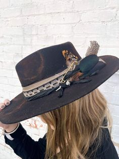 black custom feather hat Womens Black Felt Hat, Brimmed Hats For Women, Flat Brim Western Hat, How To Layer Hat Bands, Cowgirl Hat With Feather, Feathers For Hats, Hat Trimming Ideas, Cowboy Hat Bands Western