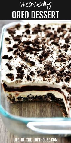 an oreo dessert in a glass dish on a wooden table with text overlay