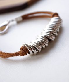 Modern Leather Bracelets, Leather Bracelet Ideas, Bracelets Leather, Thread Bracelets, Jewelry Men, Photo Charms, Bracelet Men, Bracelet Leather, Bracelet Women