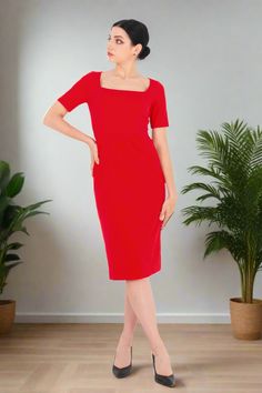 Un vestido con un atractivo color rojo, diseñado a la medida de quien lo lleva, de corte recto y ceñido a la cintura. Es hasta la rodilla y es ideal para un evento de negocios o una salida nocturna. Este vestido es perfecto para aquellas que quieren lucir sus hermosas curvas, ya que favorece a las que tienen una figura de reloj de arena. Puedes usarlo completamente para el trabajo o para ocasiones formales sin ser menos educado o elegante. Fácil de combinar con zapatos o sandalias. También puede Red Sheath Dress, Business Event, Business Events, Beautiful Curves, Color Rojo, Straight Cut, Formal Occasion, Sheath Dress, A Dress