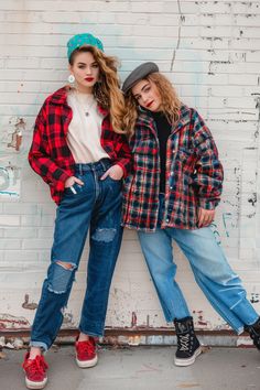 61+ Best 90's Themed Party Outfit Ideas (with Pictures) - Natural Selection London Vintage Outfits 90s Retro Skirt, Business Professional Dress Code, Vintage Outfits 90s Retro, 90s Party Outfit, 90 Style, 90’s Outfits, Party Outfit Ideas, Vintage Outfits 90s, Chunky Sweaters