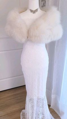 Winter Wedding Fur, Bridal Fur, Wedding Fur, Fur Stole, Glam Dresses, Fancy Outfits, Mode Vintage, Hollywood Glamour, Character Outfits