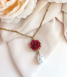 🌸Description Rosalie necklace 🥀 - fine gold twisted stainless steel chain -length 40 cm and 5 cm extension / 15.7 inches and 2 inches extension -red rose flower pendant in metal and pearly white acrylic drop beads An original piece of jewelry to wear to give a retro touch to your outfit! 🌸💕Acquiring a Rosae jewel is the guarantee of a quality item, which highlights you and offers you an incredible retro chic and romantic style The jewelry is in limited copies, so you will almost have a uniqu Necklace Rose Flower, Rose Jewellery, French Retro, Red Rose Flower, Rose Rouge, Red Jewelry, Rose Necklace, Rose Jewelry, Drop Beads