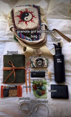 Whats In My Hiking Bag, Adventure Bag Aesthetic, Adventure Bag Essentials, School Bag Essentials For Teens, Travel Backpack Aesthetic, Inside My Bag Aesthetic, Bag Essentials School, Backpack Tour, Everyday Bag Essentials