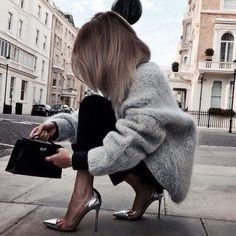 Fur Dress, Coat Fur, Fur Shoes, Cooler Look, Instagram Foto, Fall Winter Outfits, Look Chic, Passion For Fashion