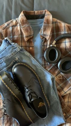 Mens Fall Outfit Mens Satchel Outfit, Doc Martens Outfit Fall Men, Men’s Docs Outfit, Brown Docs Outfit Men, Vintage Fall Outfits Men, Doc Martens 1461 Outfit, Mens Doc Martens Outfits, Oxford Shoes Outfit Men, Doc Martens Men