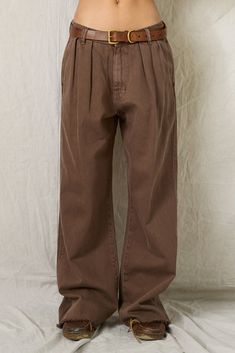 The Blair Double Pleated Pant combines a mid-rise, wide leg, and relaxed fit for a perfect blend of classic style and coastal ease. These double-pleated denim pants offer a refined yet laid-back silhouette. Womens Brown Pants, Corderoy Pants, Wide Pleated Pants, Academia Pants, Pleated Denim Pants, Brown Pants Men, Patchwork Trousers, Slim Fit Pants Men, Pleated Pant