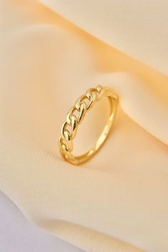 Gold Chain Ring - Chain Ring- Chunky Ring - Everyday Ring - Minimalist Wedding Band- Curb Chain Ring - Cuban Link Rink- Gift For Her This solid gold dainty ring is made entirely from 14k solid gold. * Jewelry is packaged and shipped in a delicate jewelry gift box. * If you are purchasing it as a gift, please feel free to add a personal note. Anniversary, Gift For Wife, Christmas Gift Gold Kt: 14K solid gold * Available Gold Color:  * Guaranteed Authentic 14k Gold, Not Plated Or Filled * Stamp: 1 Curb Chain Ring, Luxury White Gold Chain Ring For Wedding, Elegant White Gold Chain Ring For Wedding, Elegant Open Chain Ring With Adjustable Chain, Classic White Gold Wedding Chain Ring, Classic Stackable Open Chain Ring, Elegant Gold Midi Rings With Adjustable Chain, Elegant White Gold Open Chain Ring, Elegant Open Rings With Adjustable Chain