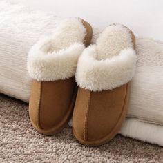 Discover the perfect blend of comfort and cuteness with our Unisex Slippers! These adorable slippers are designed to bring joy to your daily routine and warmth to your feet. Suitable for both women and men, our house slippers are the ideal companion for relaxing at home. Crafted with a fluffy interior, these slippers offer a plush feel that keeps your feet cozy all day long. The charming cow design adds a playful touch, making them a fun addition to your indoor footwear collection. Whether you'r Cute Slippers Aesthetic, Cute Slippers Fluffy, Aesthetic Slippers, Slippers Aesthetic, Home Shoes Slippers, Fall Slippers, House Slippers Womens, Alpaca Slippers, Cow Slippers