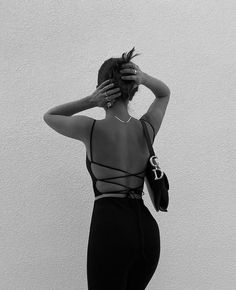 #diorbag #chd #b&w Chic Dress Classy, Classy Prom Dresses, Stylish Short Dresses, Best Poses For Pictures, Rich Women, Healthy Girl, Foto Ideas Instagram