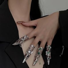 This stylish nail ring with adjustable opening fits everyone and is a fashion must-have. Nail Armor, Nail Rings, Metal Armor, Full Finger Rings, Armor Ring, Gothic Ring, Pointed Nails, Style Gothic, Nail Ring