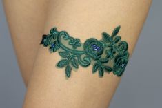 Lace garter for your wedding, hen party , prom garter or cpecial occasion! Vintage style Colors : shamrock emerald green  Fabric: vintage lace, elastic band  Size: S (45-50 cm), M (52-57 cm), L (58-65 cm), XL (66 -80 cm), for larger sizes please contact me. Green Garter, Wedding Shower Centerpieces, Emerald Green Fabric, Prom Garters, Wedding Veils Short, Smith Wedding, Garter Lace, Garter Wedding, Blue Garter