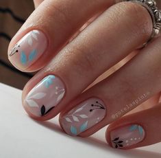 Fall Nail Art Designs Short, Nail Designs Minimal, Short Nail Designs Minimal, Coral Nails With Design, Art For Short Nails, Nail Art For Short Nails, Spring Nails 2023, Minimal Nails Art, April Nails