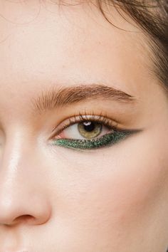 Body Flow, Green Eyeshadow, Editorial Makeup, Makeup Eyeliner, Creative Makeup, Fall 2018, Artistry Makeup, Pretty Makeup, Aesthetic Makeup